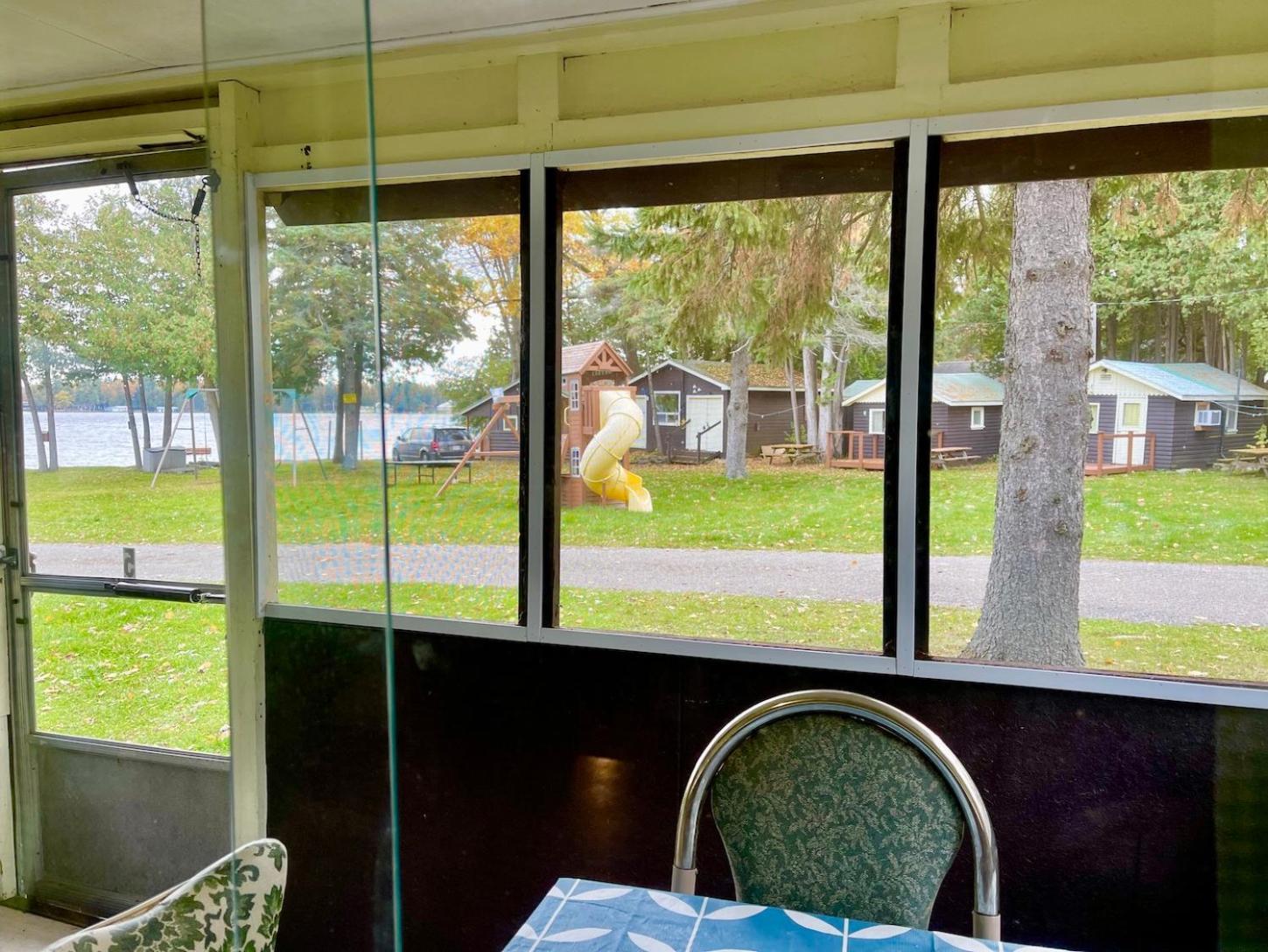 Ambleside Cottage Resort Bobcaygeon Exterior photo