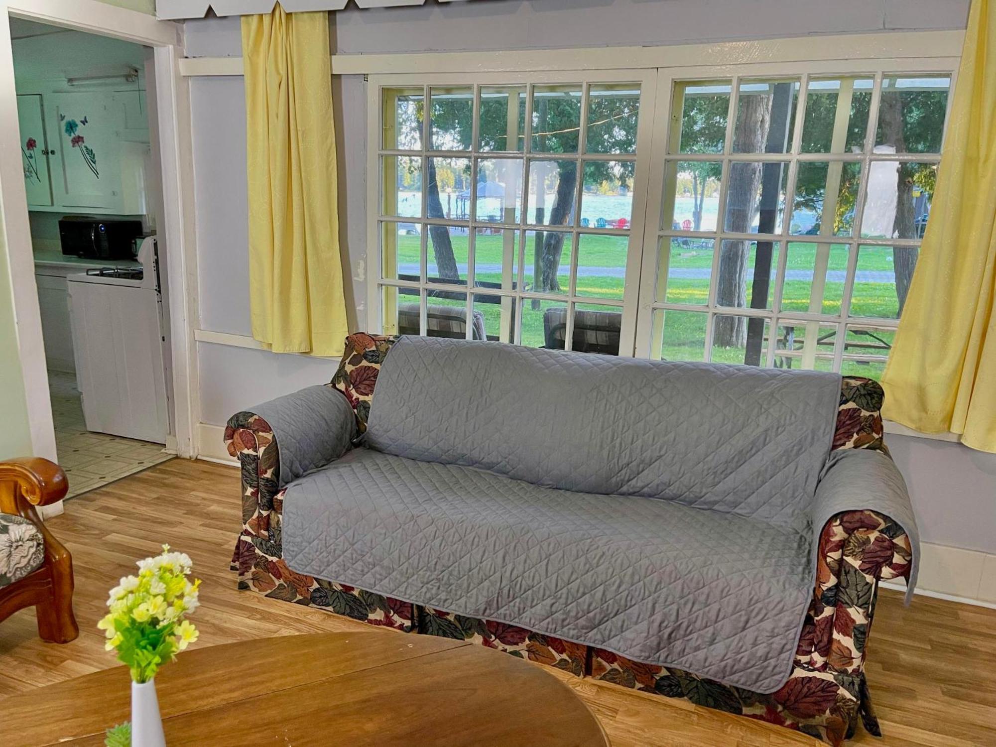 Ambleside Cottage Resort Bobcaygeon Exterior photo