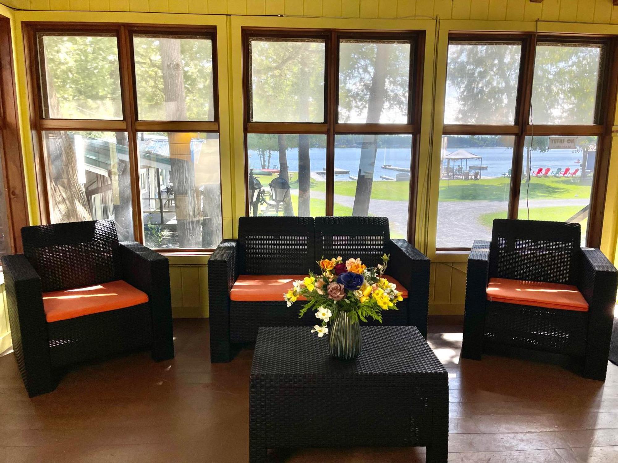 Ambleside Cottage Resort Bobcaygeon Exterior photo